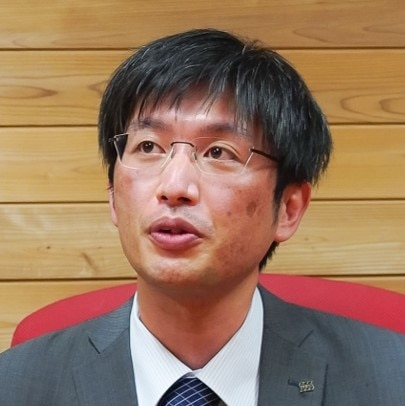 井上 武 氏